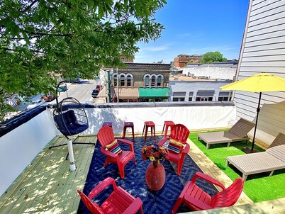 Beale 2 blocks: 3400 SqFt, 11 beds, 2car-garage, rooftop deck, trolley in front