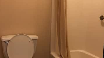 Ensemble douche/baignoire, serviettes fournies