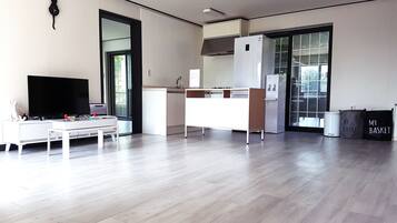 Family Villa, 2 Bedrooms, Pool Access | Free WiFi