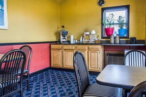 Restaurant - Relax Inn (Lewisburg)