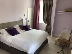 2 bedrooms, iron/ironing board, Internet, bed sheets