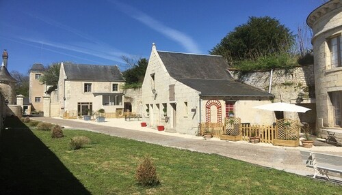 Cottage du chateau for 4 people  – 90 M²- 2 bedrooms – 2 bathrooms – pool