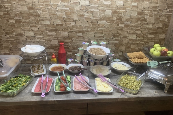 Free daily buffet breakfast