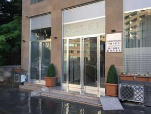 Property entrance - Hobby Hotel (Yerevan)