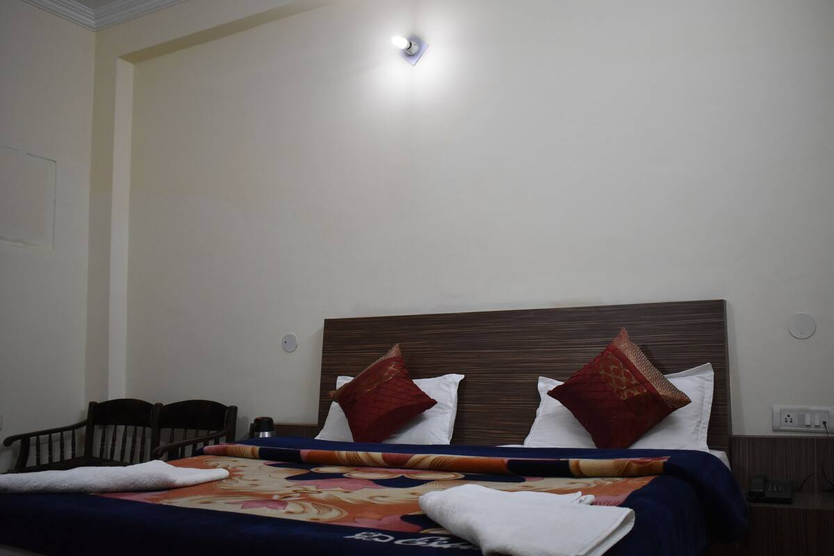 Quarto casal luxo, para não fumantes | 1 quarto, roupas de cama premium