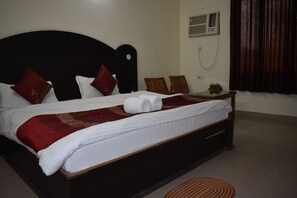 1 bedroom, premium bedding, memory foam beds, individually furnished - Hotel Devi Mahal (Reasi)