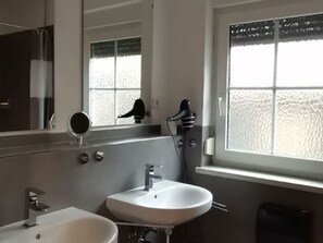 Unclassified image, 4 of 14, button