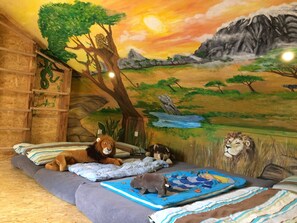 4 bedrooms, in-room safe, travel cot, WiFi