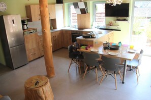 Kühlschrank, Ofen, Geschirrspüler, Hochstuhl