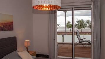 2 bedrooms, WiFi, bed sheets, wheelchair access