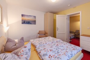 1 chambre, lit parapluie, draps fournis