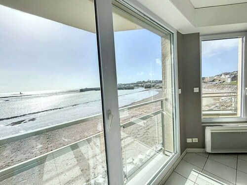 Beautiful beachfront apartment with balcony, parking and modern amenities