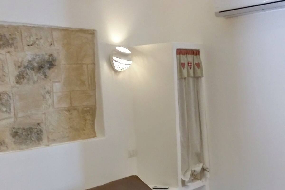 In-room safe, blackout curtains, soundproofing
