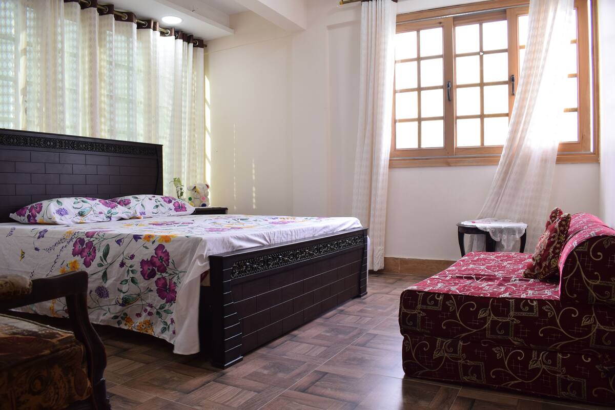 1 bedroom, in-room safe, desk, iron/ironing board