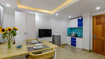 Deluxe Studio | 1 bedroom, minibar, desk, laptop workspace