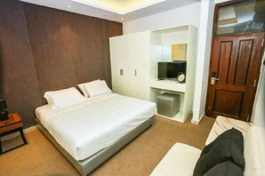 Premium Double Room, 1 Double Bed | 1 bedroom, minibar, in-room safe, individually decorated