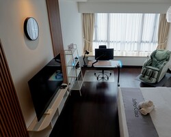 Egyptian cotton sheets, premium bedding, memory-foam beds, soundproofing