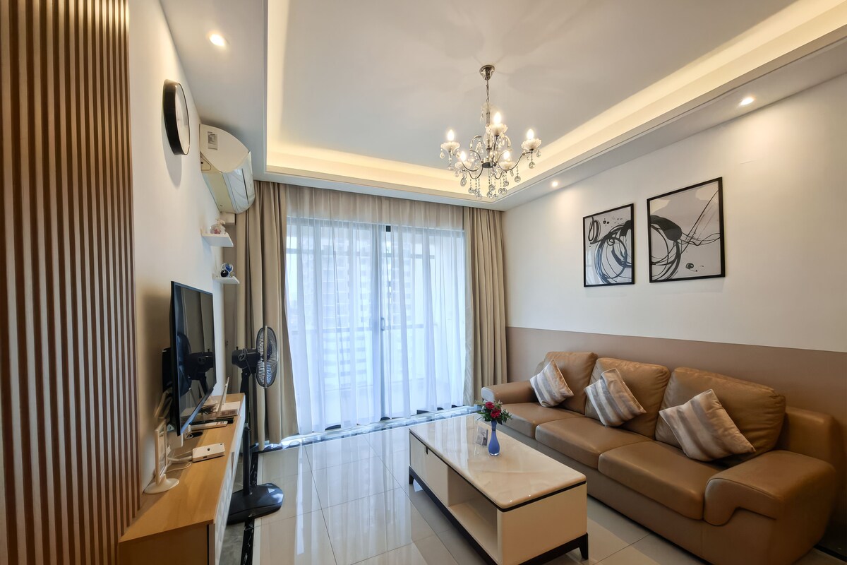 Premier Apartment, 2 Bedrooms, Non Smoking, City View | Living area | 40-inch flat-screen TV with digital channels, TV, table tennis