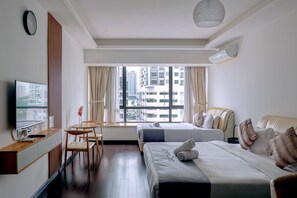 Estudio estándar, para no fumadores, vista a la ciudad | Sábanas de algodón egipcio y ropa de cama de alta calidad