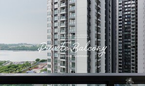 Executive Apartment, 2 Bedrooms, Non Smoking, City View | Teres/patio