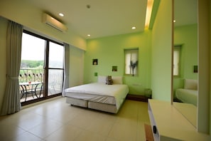 1 bedroom, premium bedding, desk, blackout curtains