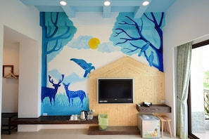 Superior House, Multiple Bedrooms, Courtyard Area | Living room | Flat-screen TV