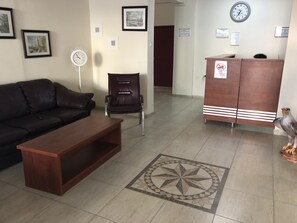 Lobby sitting area - Hotel Sarayevo (Ayvalik)