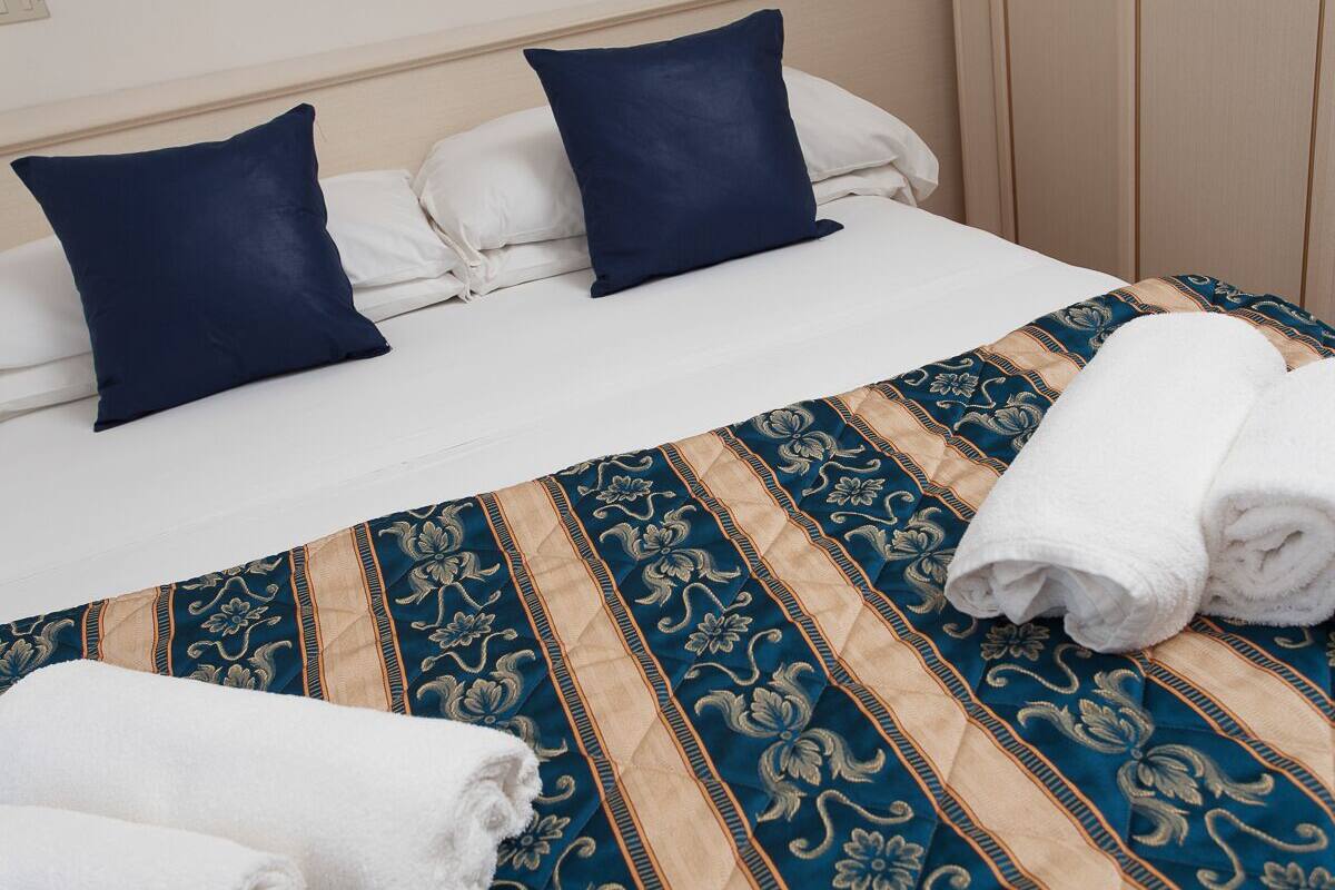 Family Room | In-room safe, desk, free WiFi, bed sheets