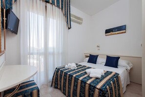 Zimmersafe, Schreibtisch, kostenloses WLAN, Bettwäsche