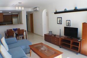 TV - Torre Quimeta 2C - Two Bedroom Apartment, Sleeps 4 (Roses)