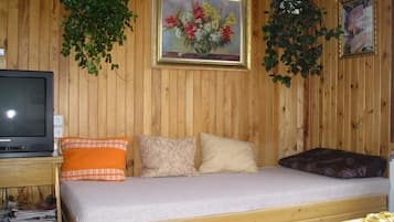 3 bedrooms, internet, bed sheets