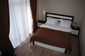 Doppia Standard, 1 letto queen | 1 camera, biancheria da letto di alta qualità, minibar