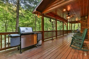 Outdoor dining - Riverhouse | Ellijay, GA (Ellijay)