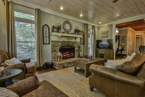 TV, fireplace
