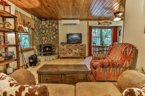 Smart TV, fireplace, Hulu, streaming services