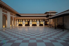 Hiên