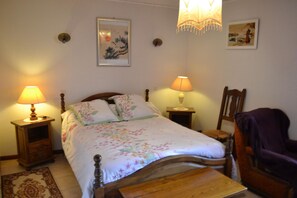 Iron/ironing board, free WiFi, bed sheets