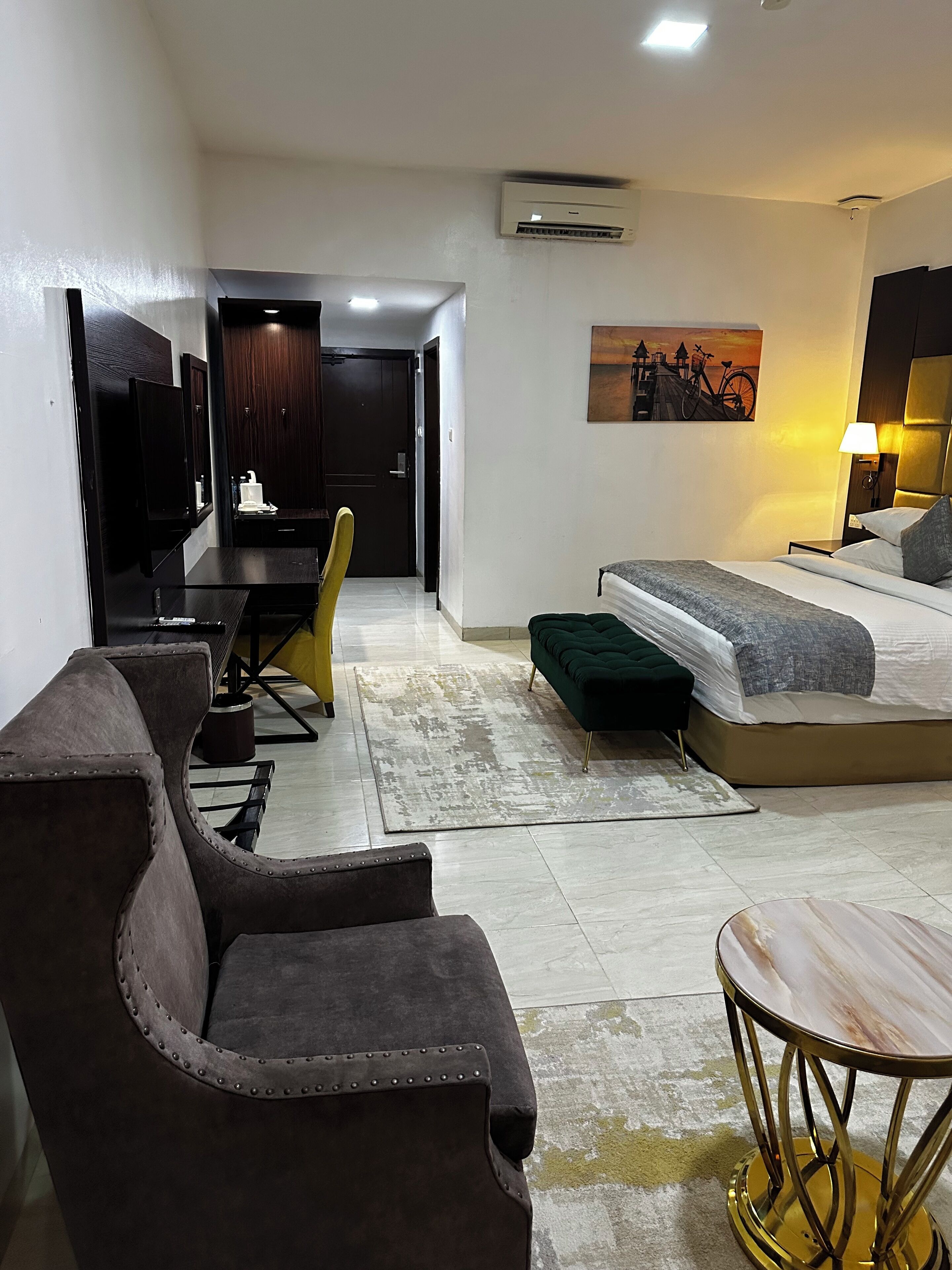 1 bedroom, premium bedding, memory-foam beds, in-room safe