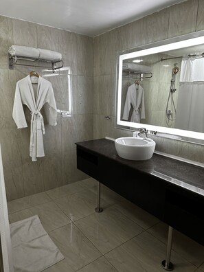 Executive Room | Bathroom | Combined shower/tub, deep soaking tub, rainfall showerhead - Rollace Hotel Lagos INTL (Lagos)