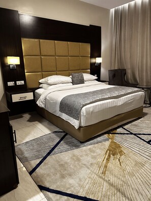 Standard Room | 1 bedroom, premium bedding, memory-foam beds, in-room safe - Rollace Hotel Lagos INTL (Lagos)