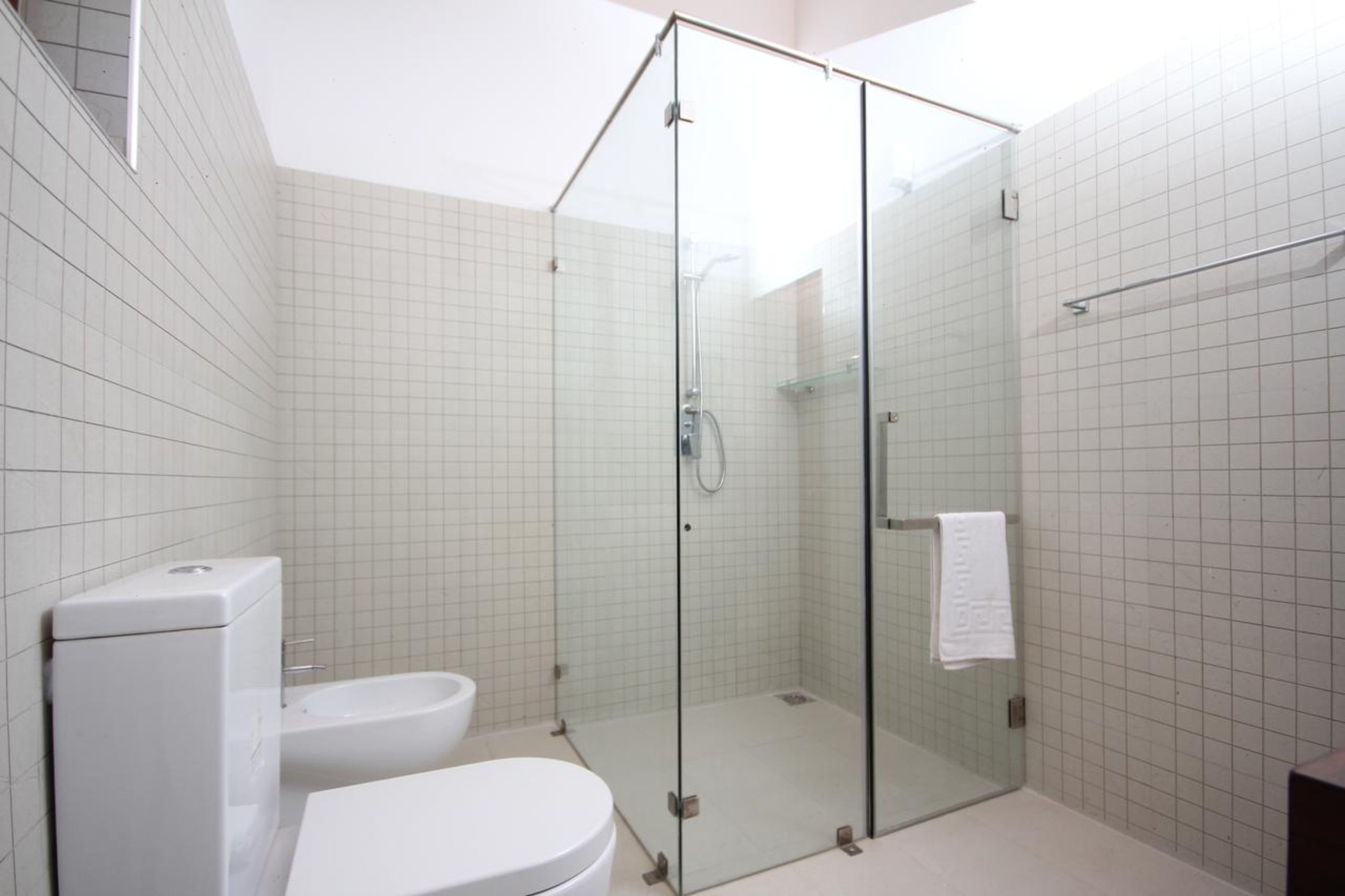 Classic House, 1 Queen Bed, Accessible | Bathroom | Shower