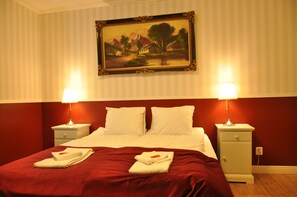 ファミリー デュープレックス | デスク、遮光カーテン、防音設備、ベビーベッド