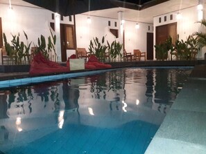 Outdoor pool, free pool cabanas, pool umbrellas