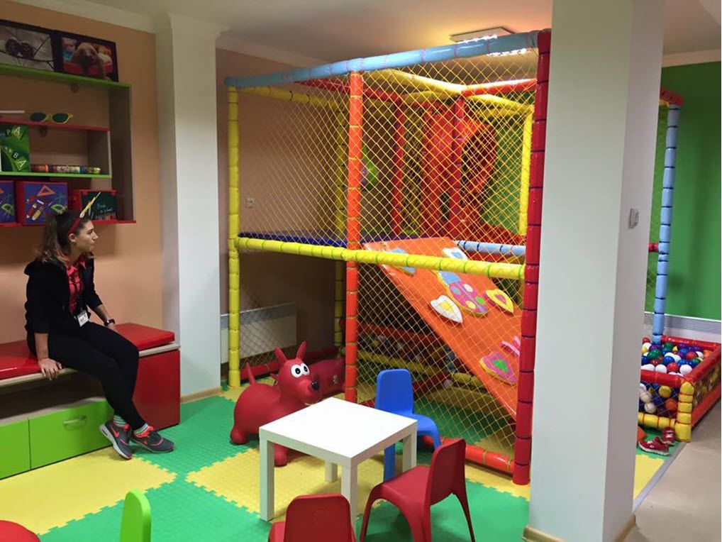 Tempat bermain anak – indoor