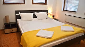 Con arredamento individuale, una scrivania, ferro/asse da stiro