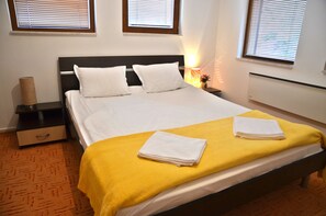 Individuell eingerichtet, Schreibtisch, Bügeleisen/Bügelbrett