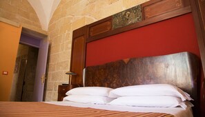 Superior Triple Room, Patio, Garden View | Cots/infant beds, free WiFi, bed sheets - B&B Malennio (Lecce)