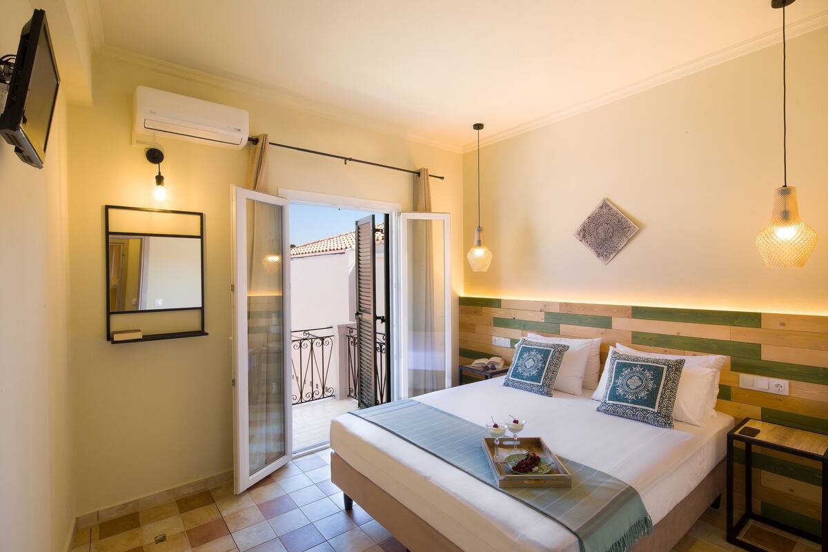 Appartement Deluxe, 1 grand lit, non-fumeur | 1 chambre, bureau, système d’insonorisation, fer et planche à repasser