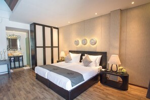 Caja fuerte, escritorio, cunas gratuitas y camas supletorias