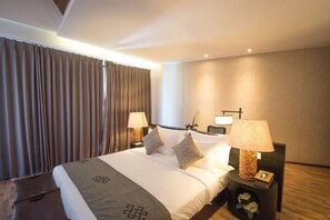 Zimmersafe, Schreibtisch, kostenlose Babybetten, Zustellbetten